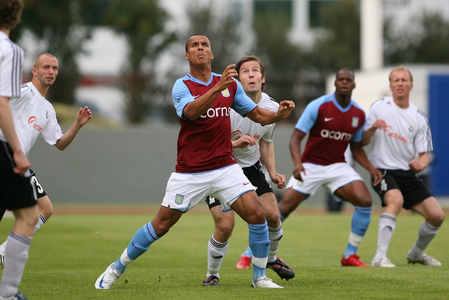 aston villa azione