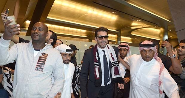 Buffon accolto all'arrivo a Doha
