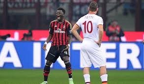 Totti e Muntari in un precedente scontro diretto