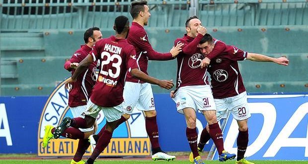 L'esultanza del Livorno dopo il 4-2