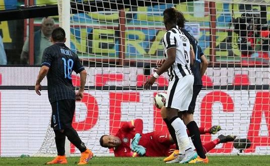 Inter Juventus papera di Handanovic