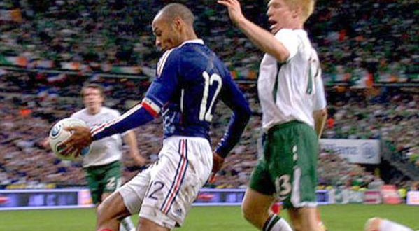 Thierry Henry mano Francia-Irlanda
