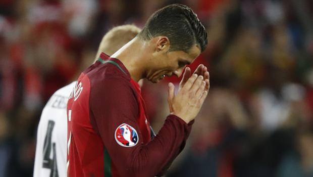 Cristiano Ronaldo con la maglia del Portogallo