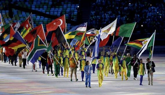 Portabandiera cerimonia chiusura Rio 2016, foto Getty