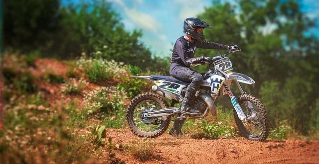 Motocross Freestyle: Adrenalina e Tecniche Aeree