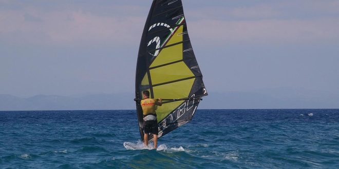 Windsurf: Equilibrio e Controllo nella Vela Moderna