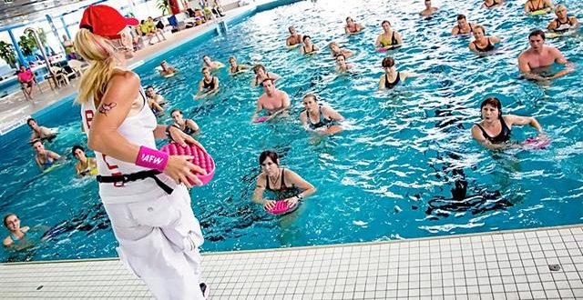 Fitness Acquatico: Benefici di Allenamenti in Acqua