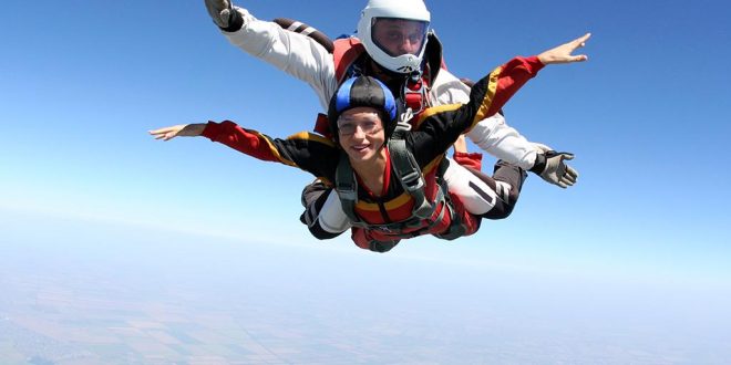 Paracadutismo: Adrenalina e Paesaggi Mozzafiato dall’Alto