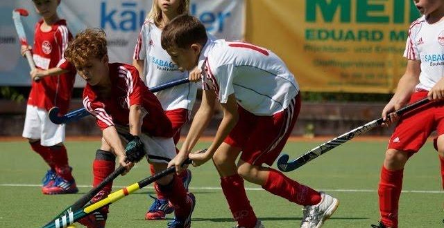 Hockey su Prato: Strategie di Squadra e Posizionamento