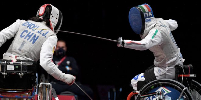 Scherma su Sedia a Rotelle: Adattamenti e Regole Speciali
