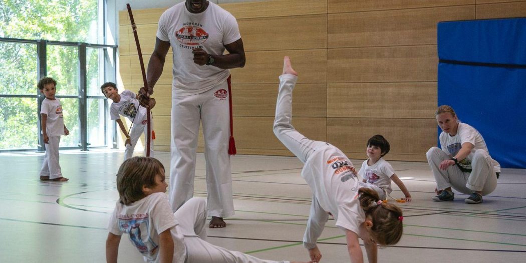 Capoeira: Storia e Benefici di Quest’Arte Marziale Danzante