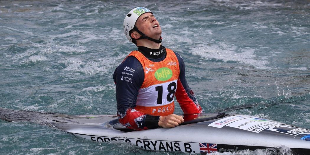 Le regole base del kayak slalom e perché affascina così tanto