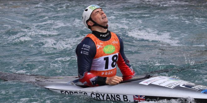 Le regole base del kayak slalom e perché affascina così tanto